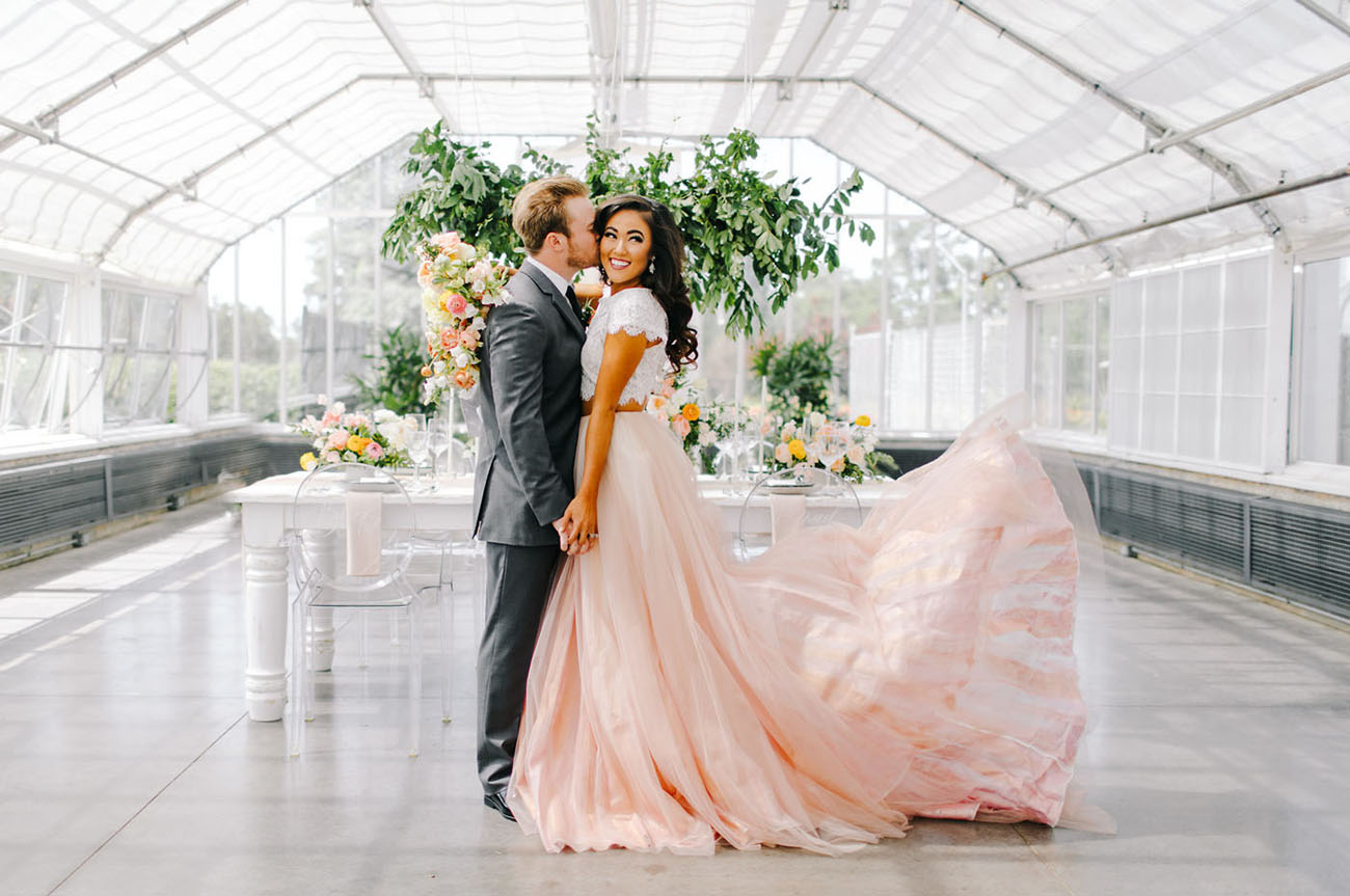 Feelin’ Peachy: Modern Wedding Inspiration in a Greenhouse