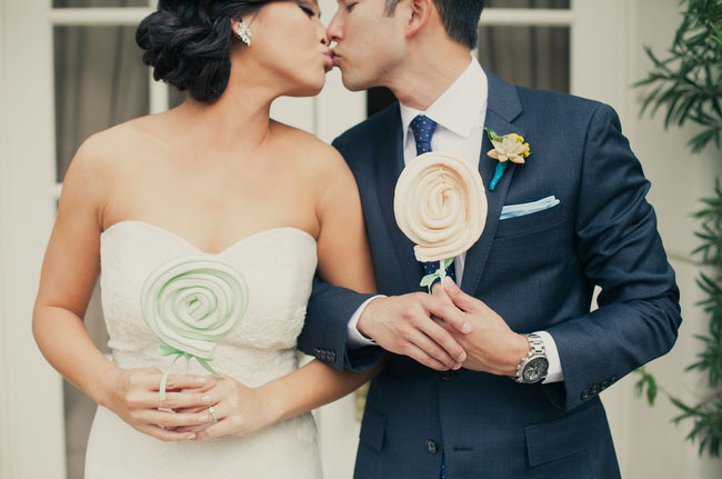 bride and groom lollipops