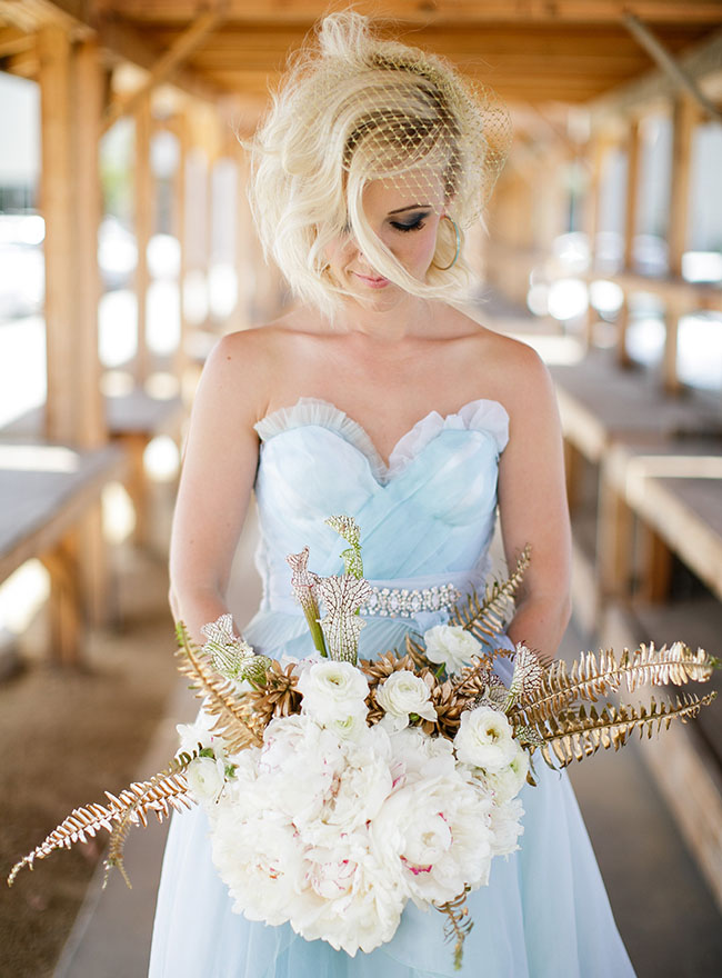 modern white and gold bouquet