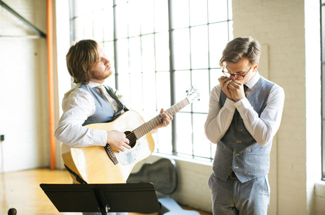 groom playing music