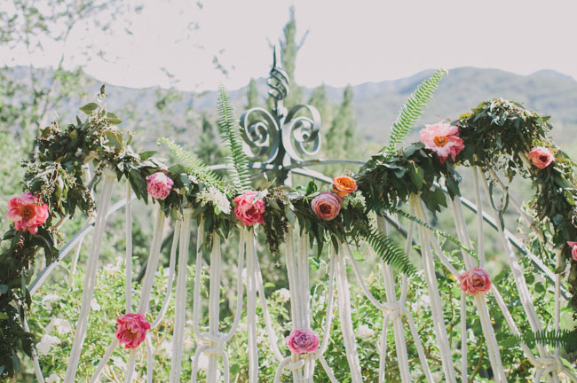 rope and garland ceremony decor