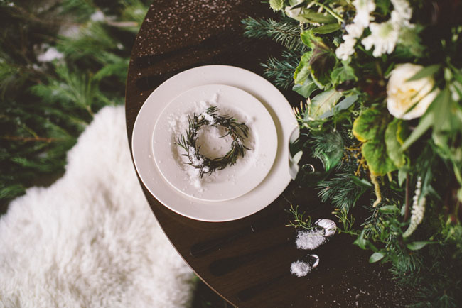 mini wreath plate setting