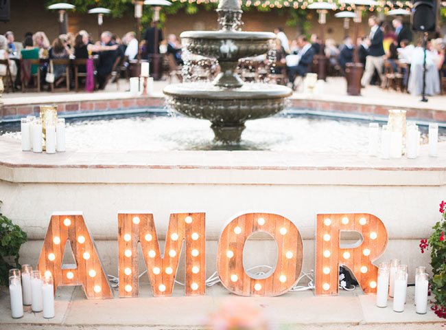 amor marquee sign