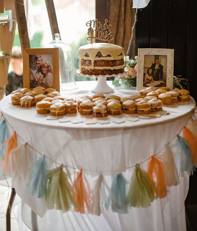 naked cake table