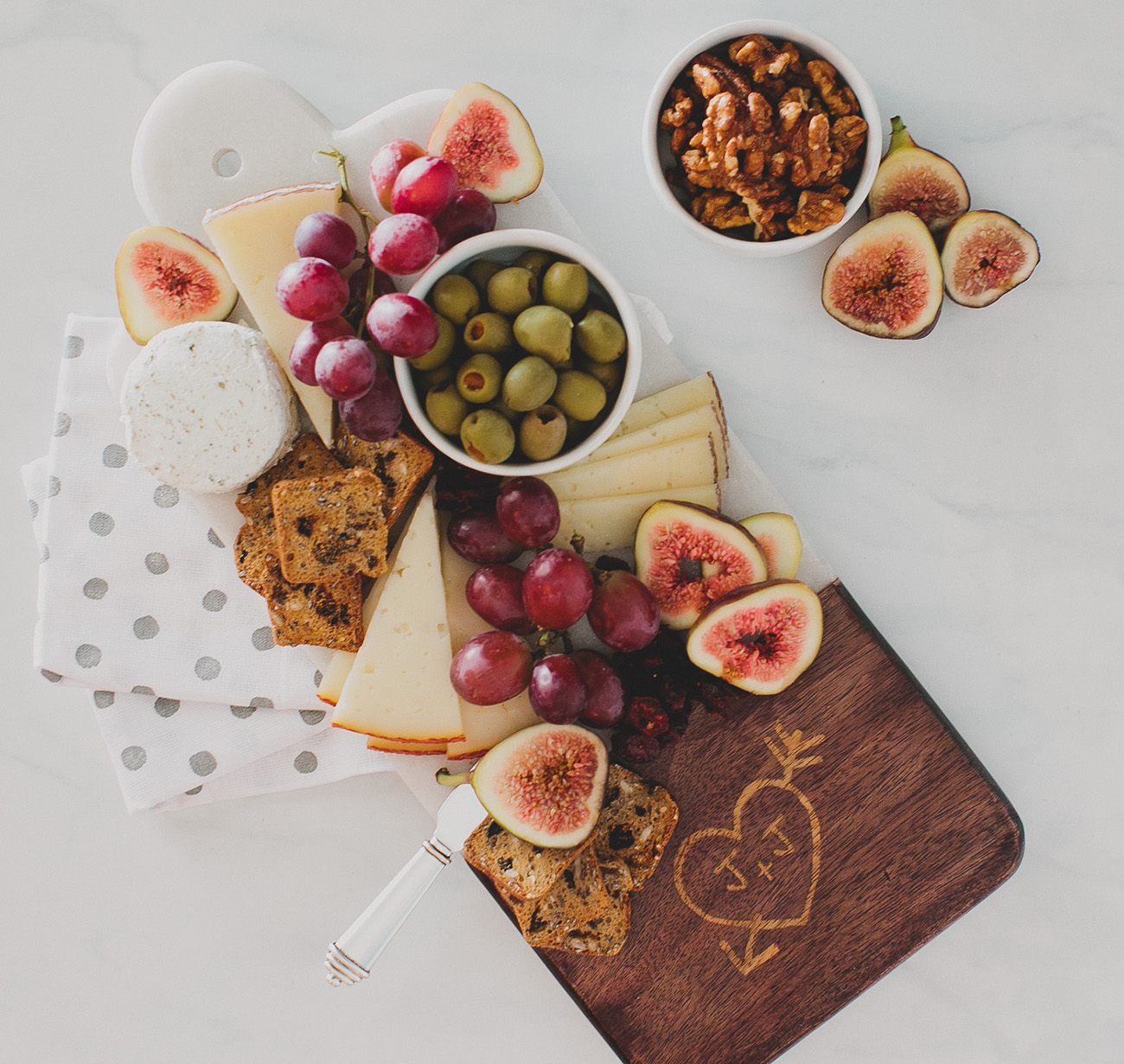 personalized marble and wood cheeseboard from shutterfly