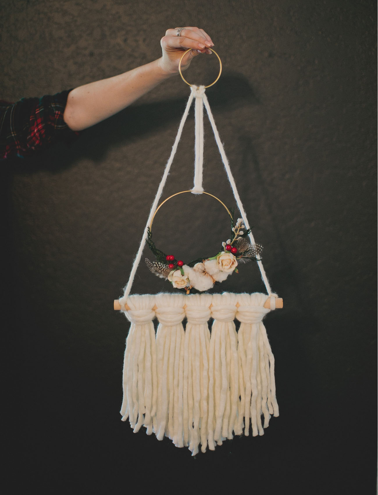 DIY Holiday Yarn Hanging with Afloral