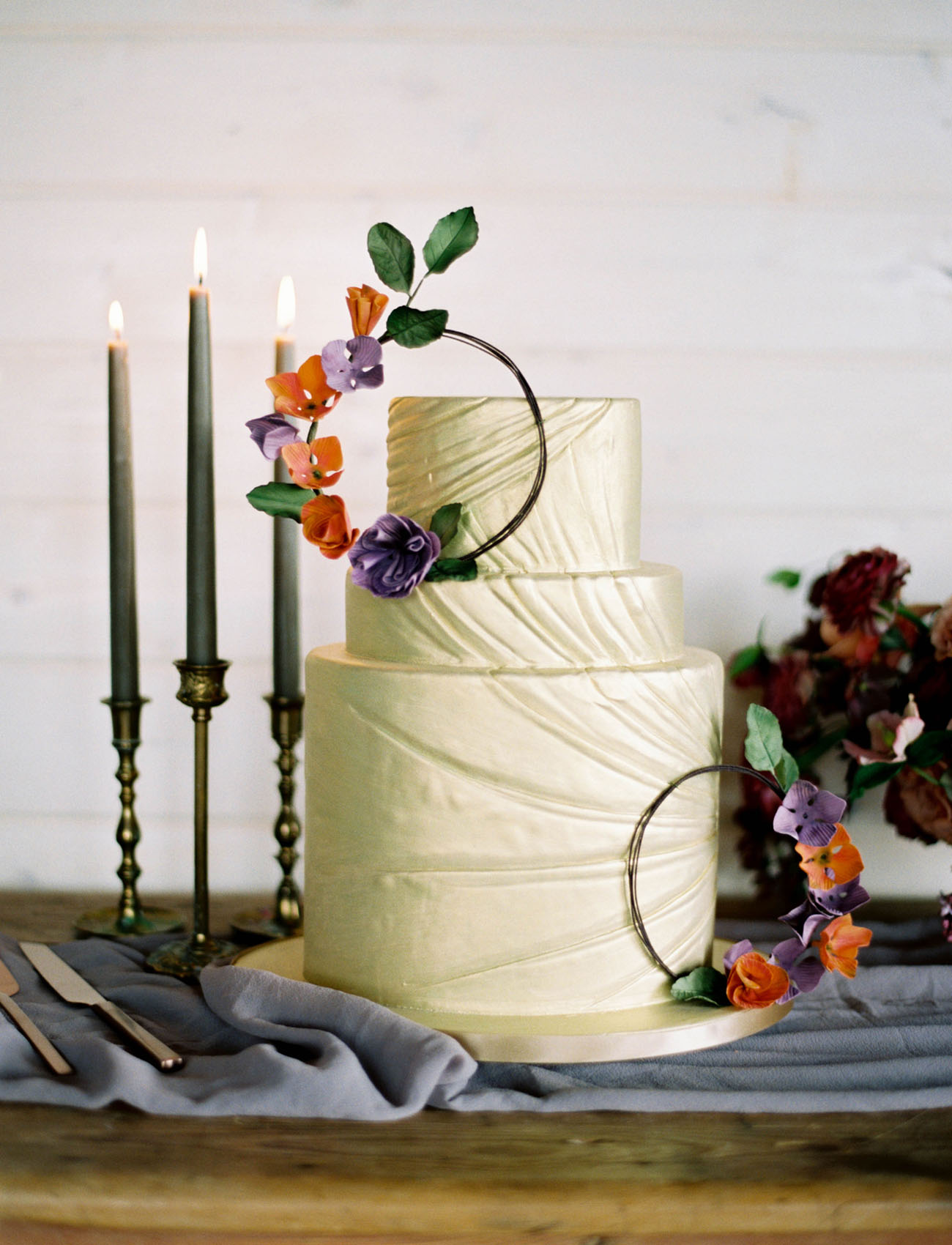 floral hoop cake