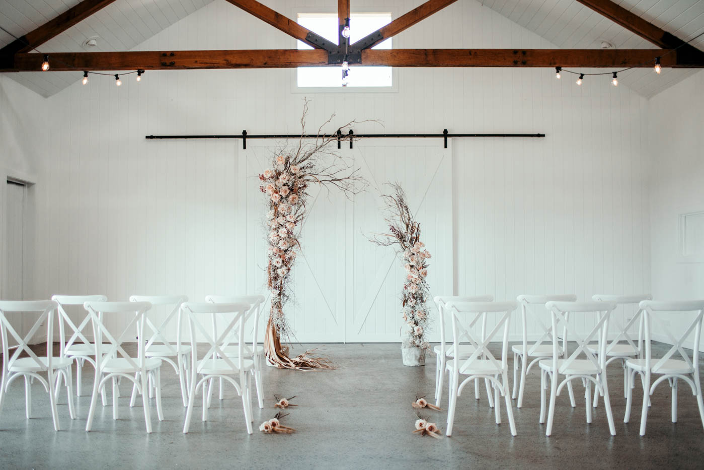 barn wedding alter