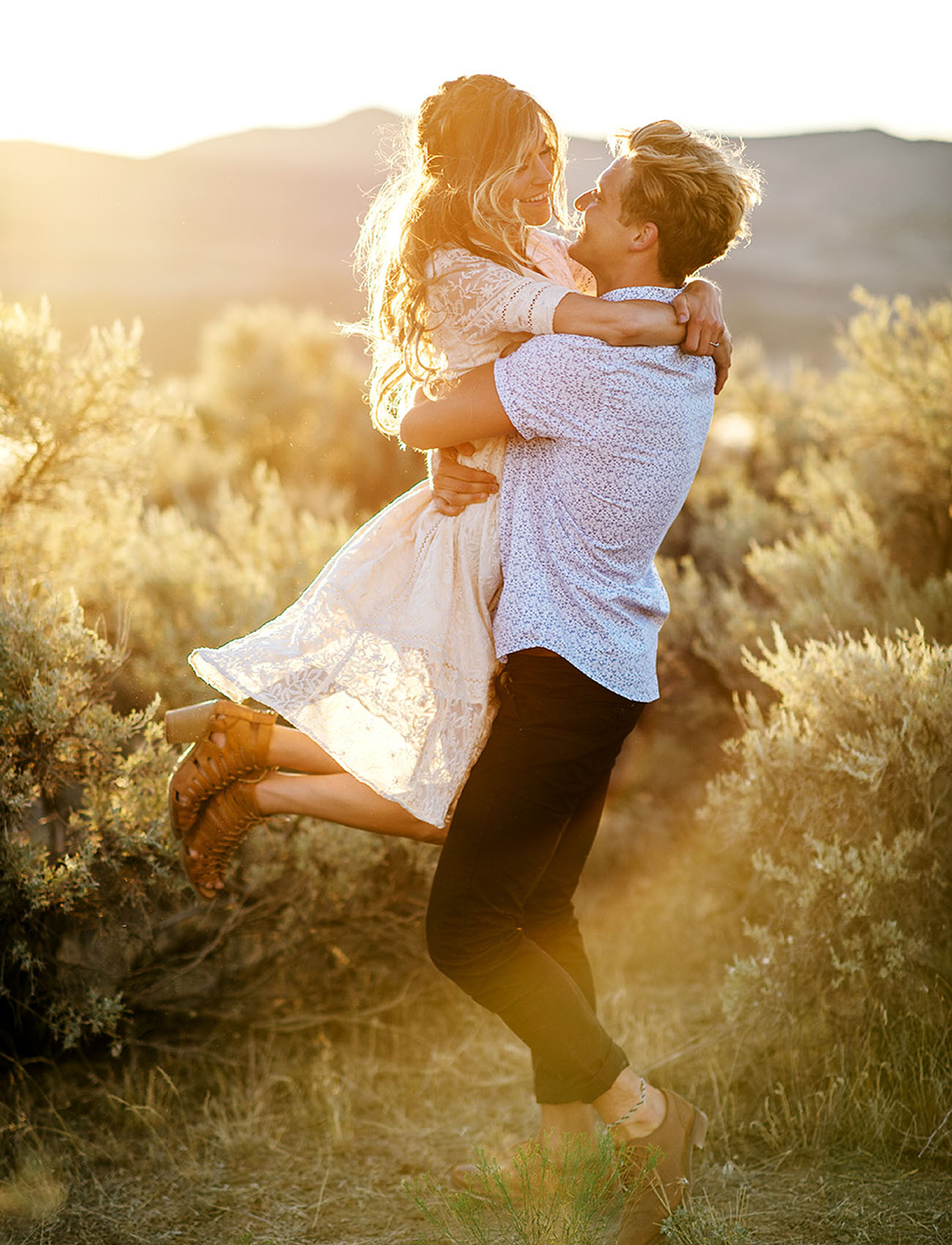 10 Essential Shots to Get During Your Engagement Session
