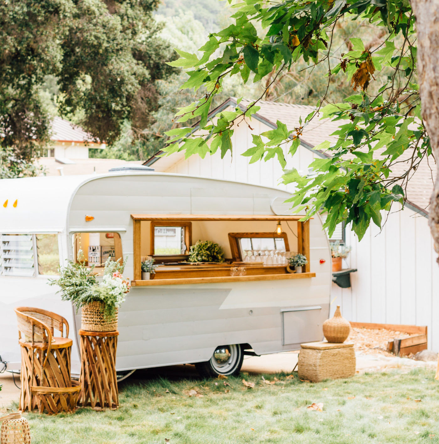 The cutest mobile bars for your wedding