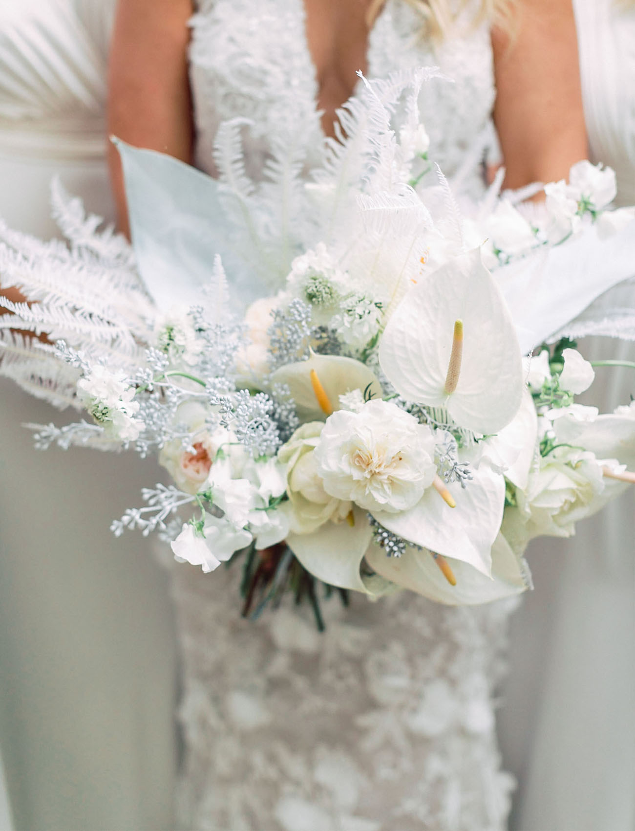 white monochrome bouquet