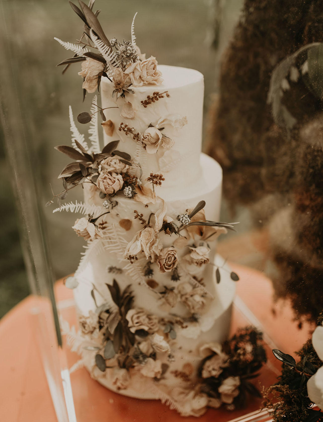 earthy flower wedding cake