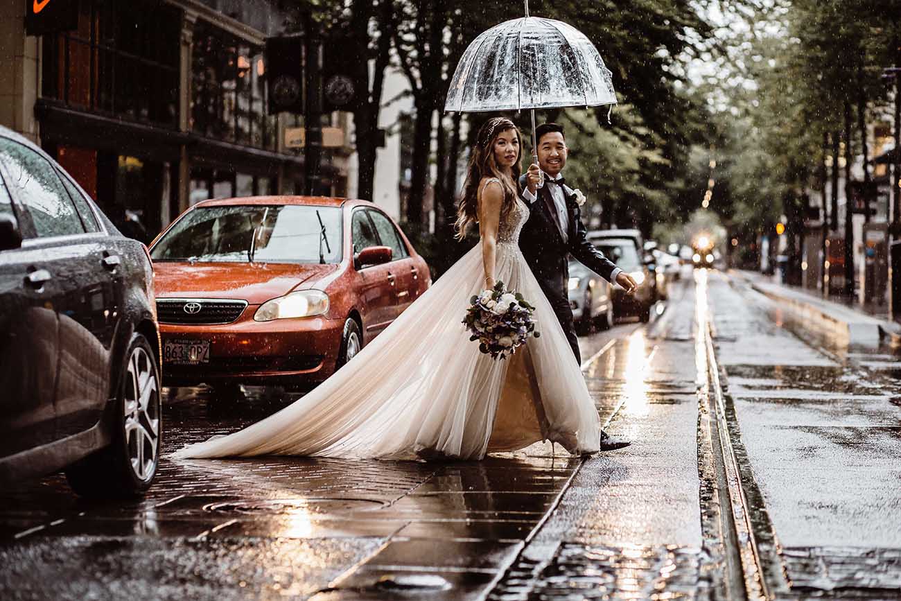 rainy wedding photo idea