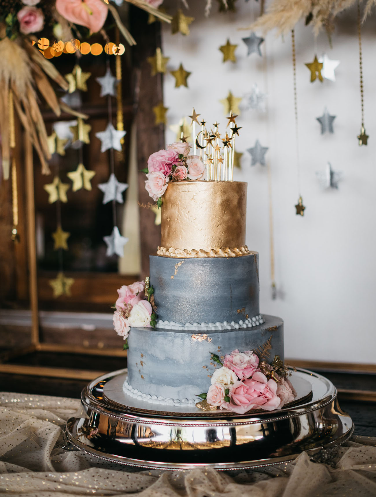 gold and blue wedding cake