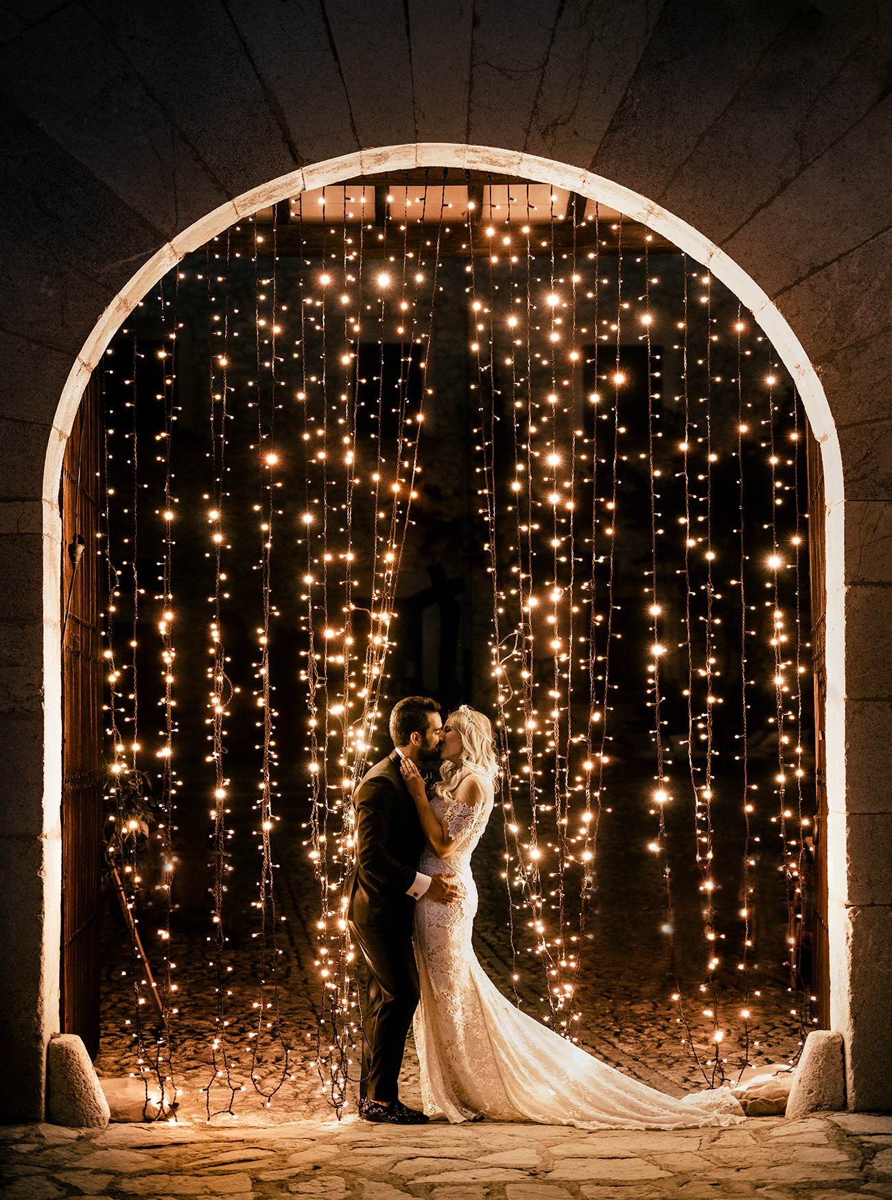 twinkle-light-curtain-wedding