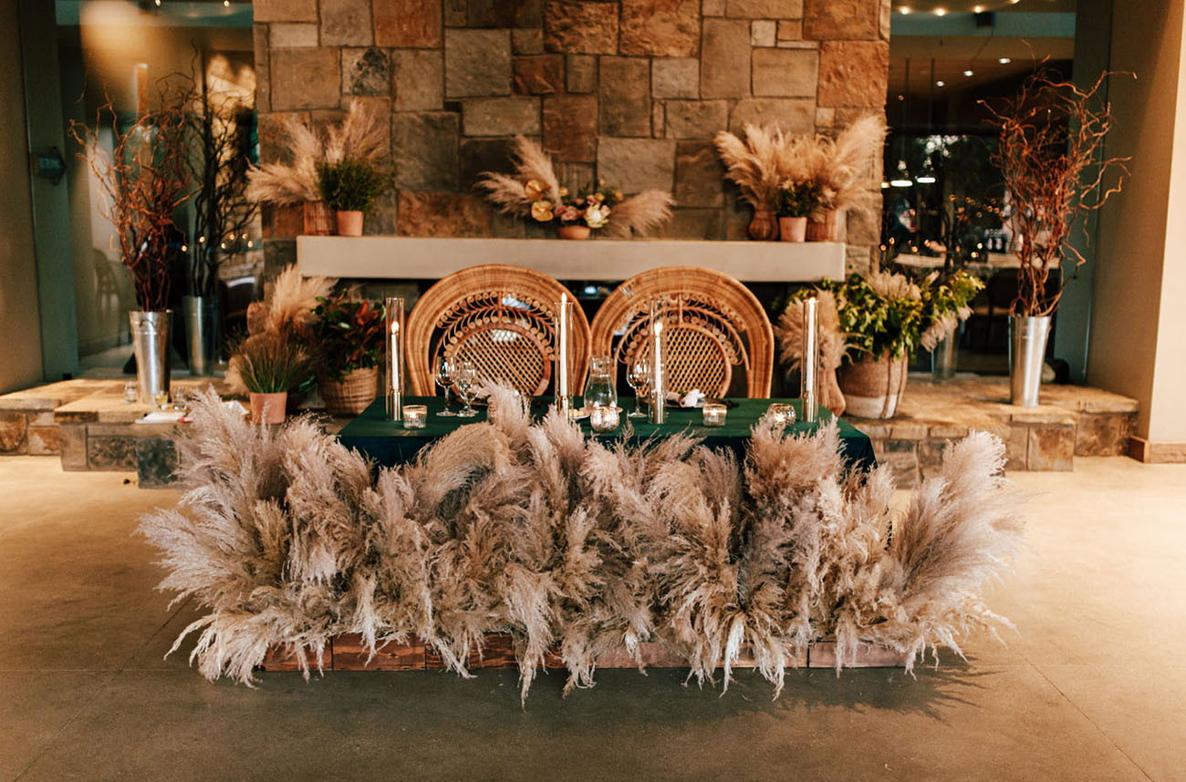 pampas grass sweetheart table