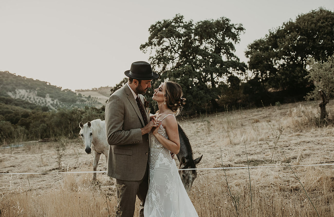 Waste-Free Wedding in Andalusia with a Tunnel of Dried Palms