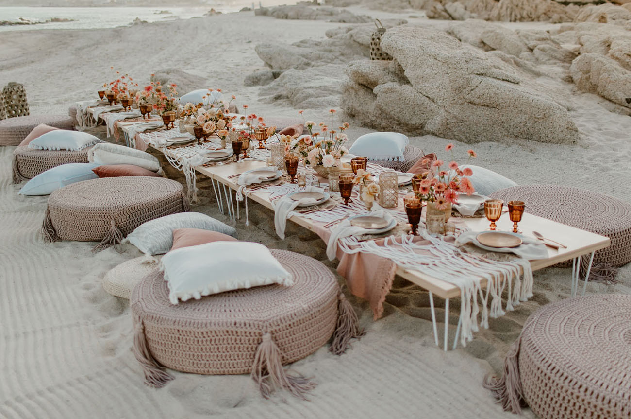 pouf wedding table seating 