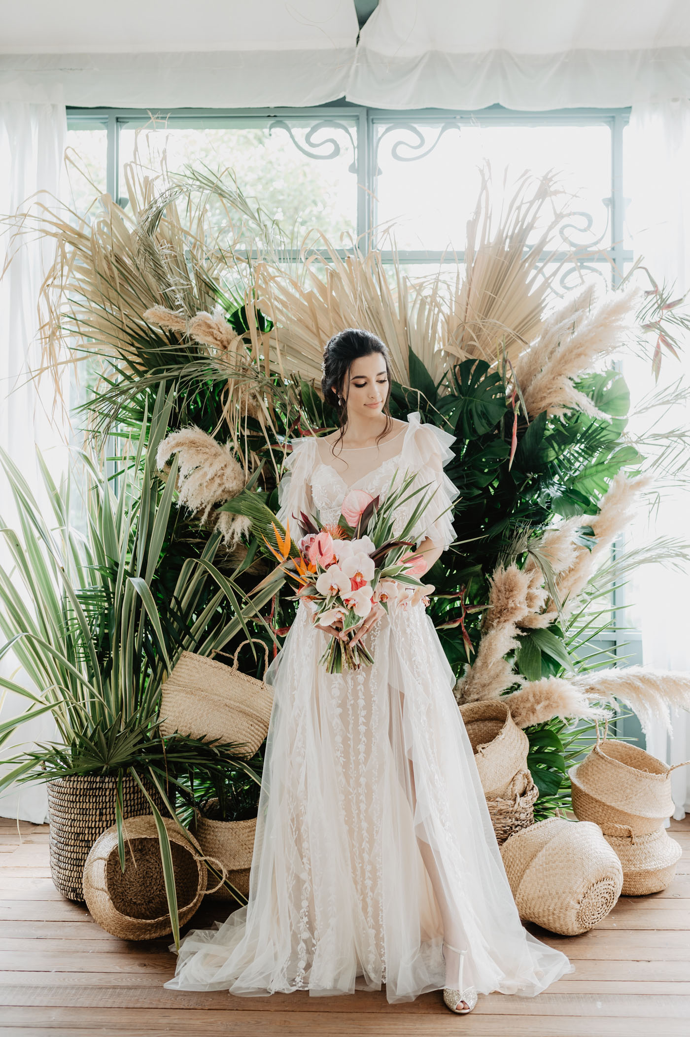 wedding with tropical florals in Italy