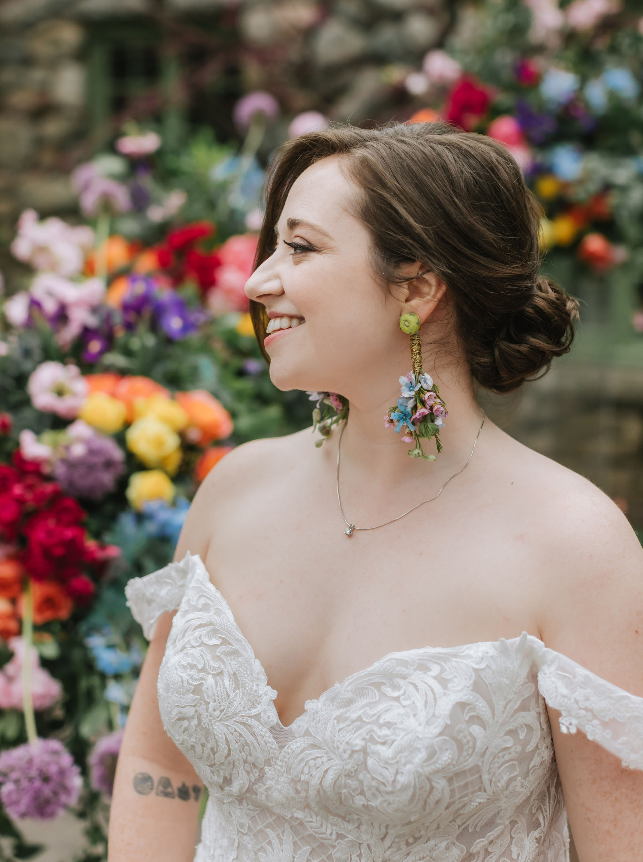 bright-wedding-color-ideas-earrings