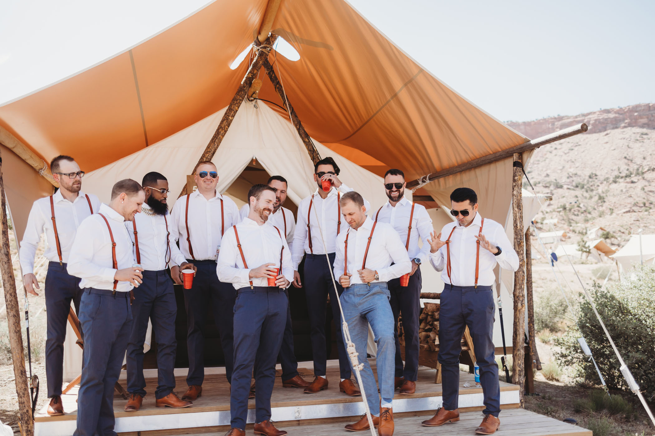 groomsmen-suspenders
