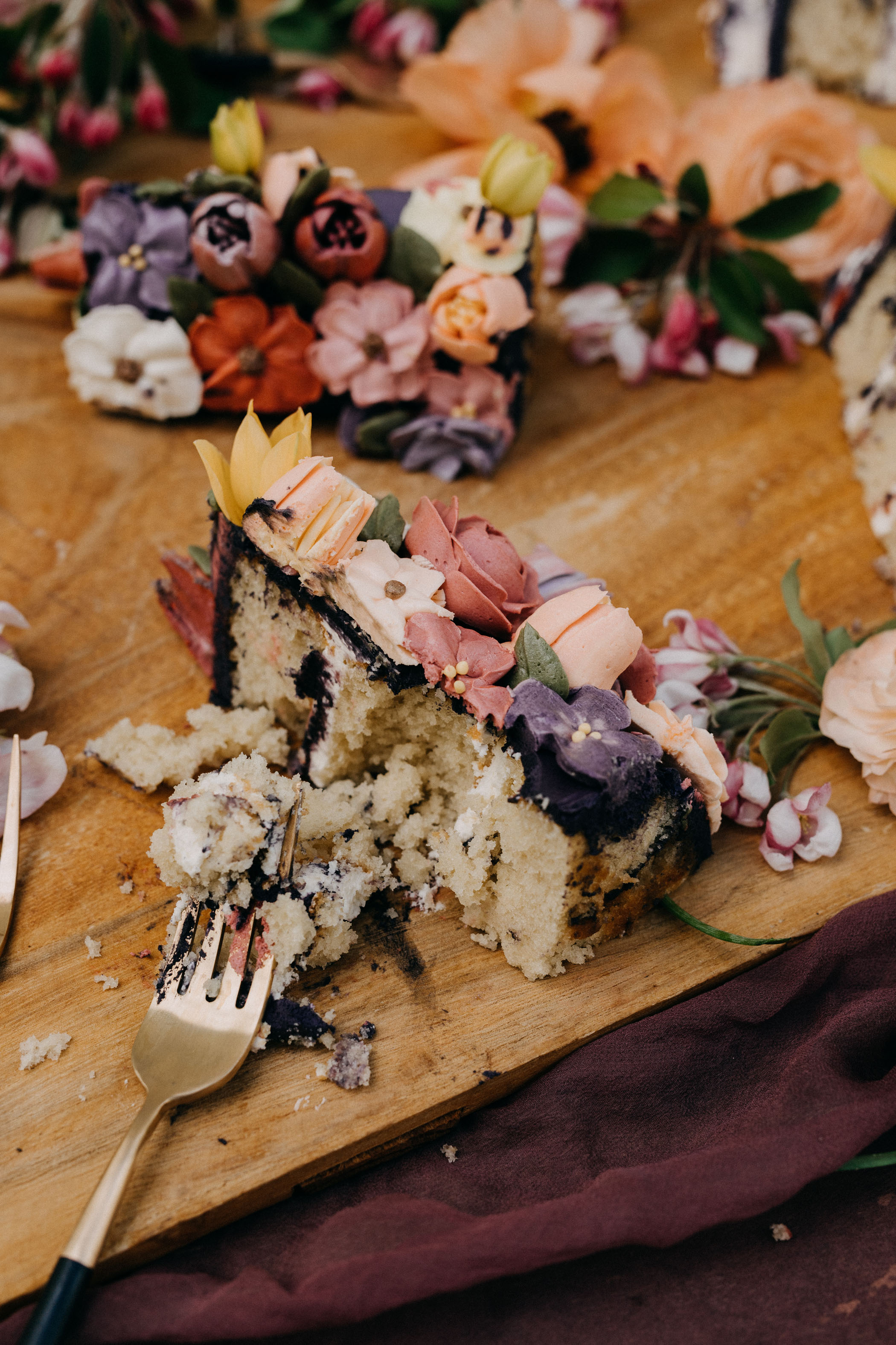 floral-covered-cake