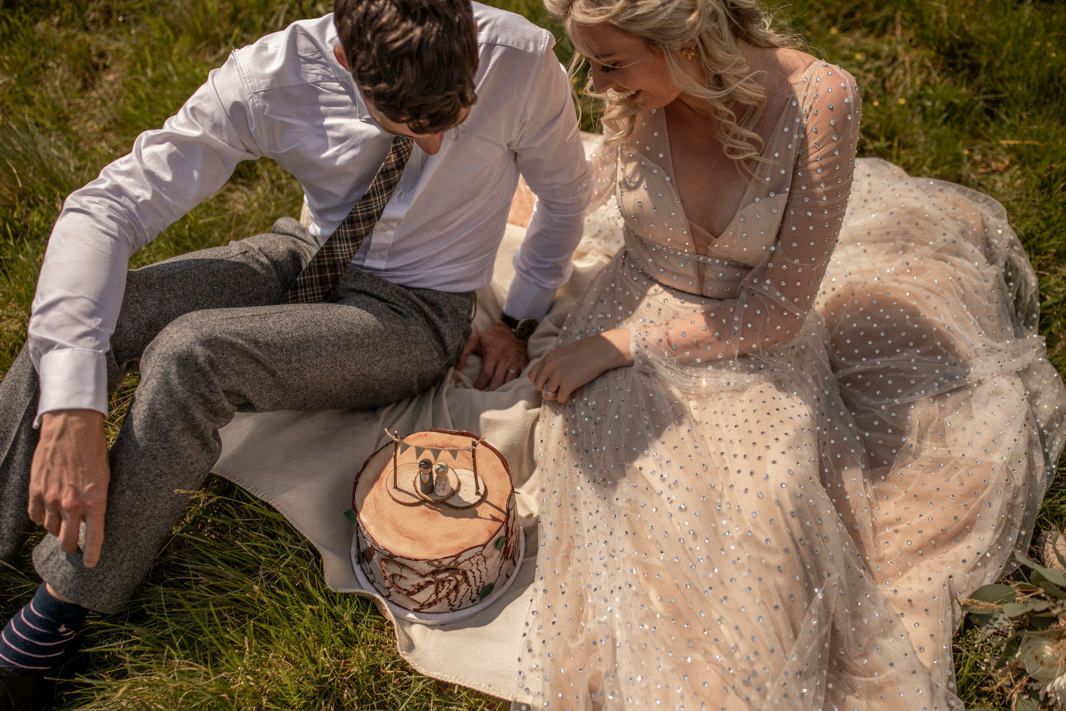 Custom wooden inspired wedding cake