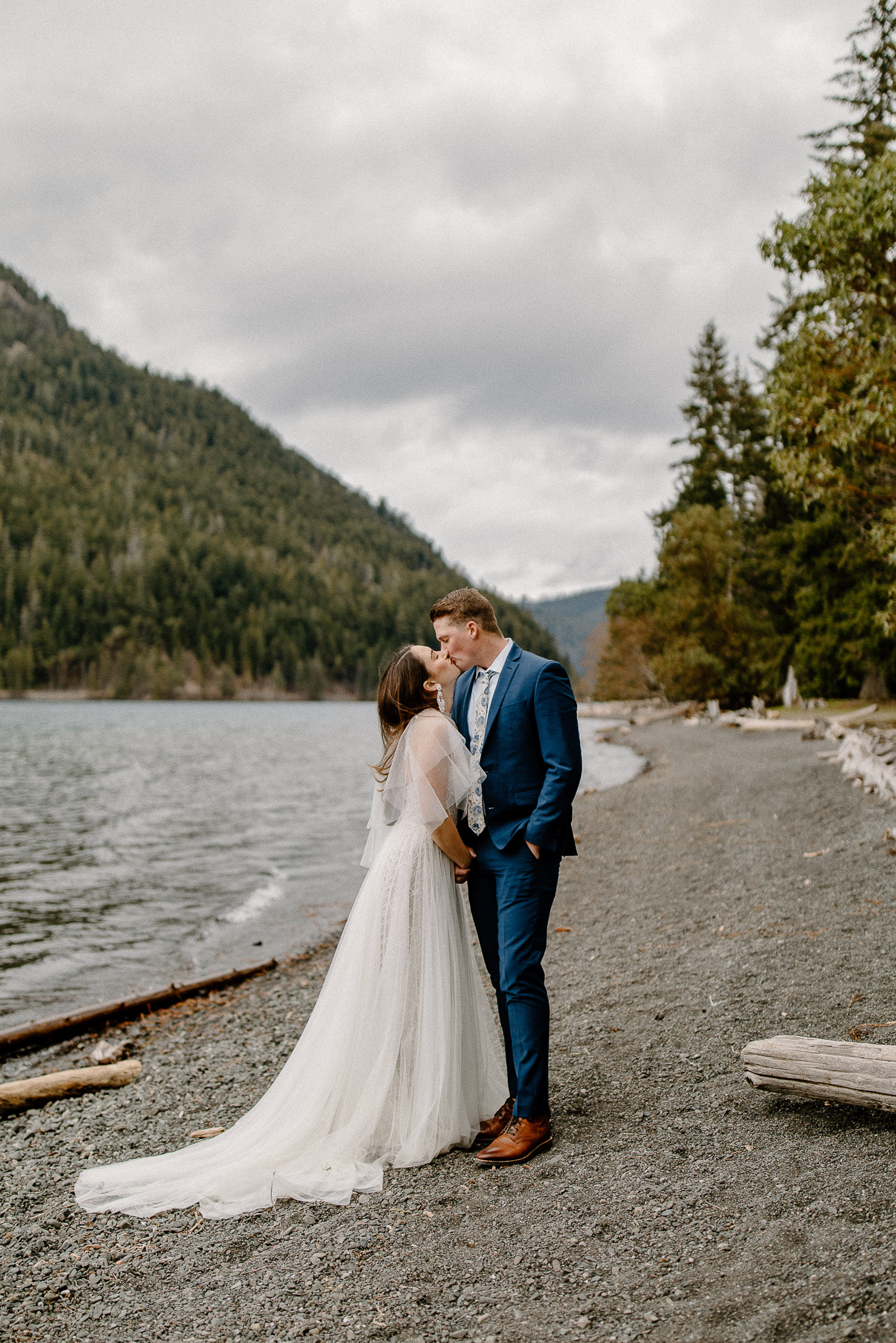  Lakeside private elopement for bride and groom