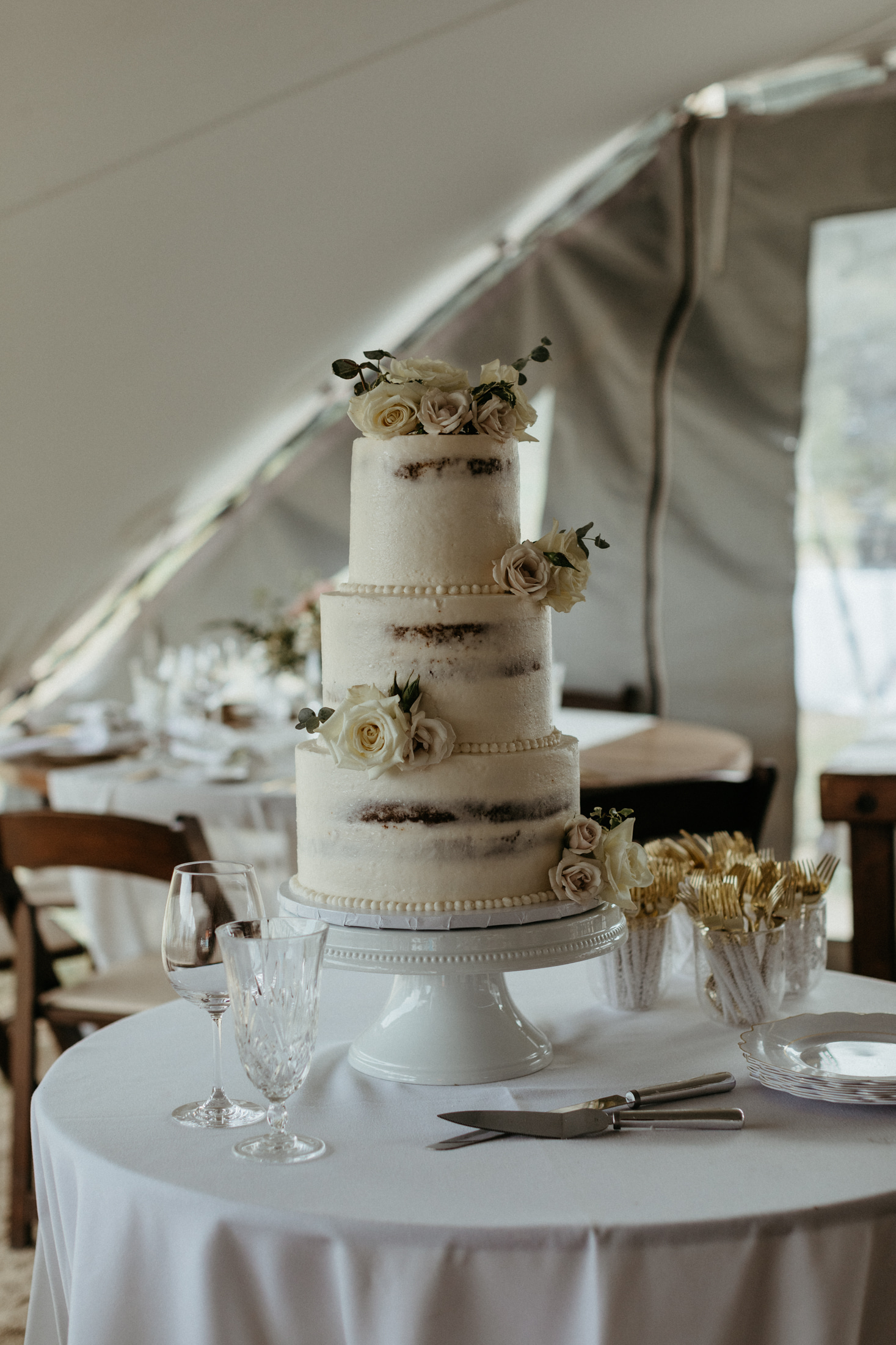 white buttercream wedding cake 