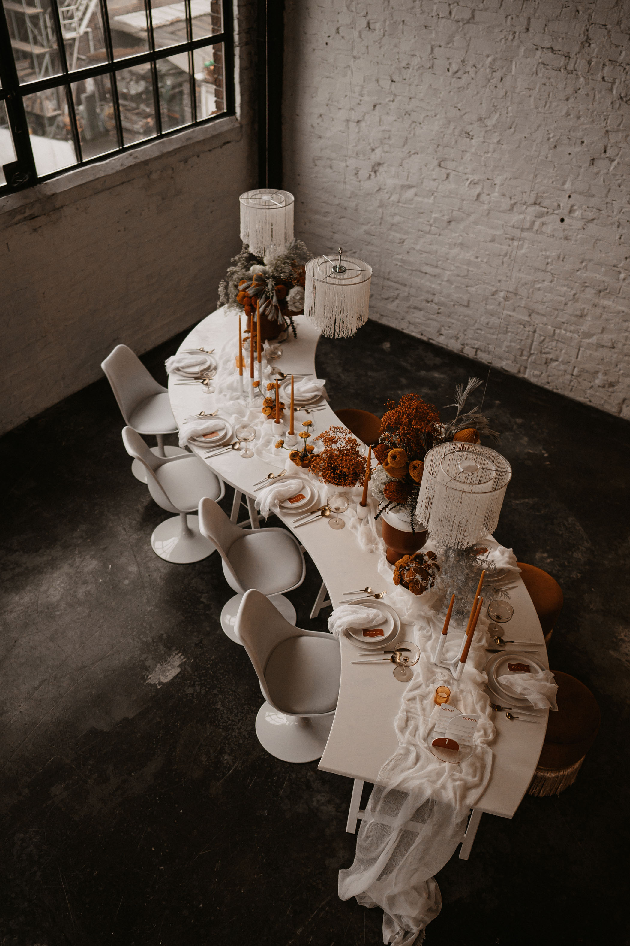 white serpentine wedding table