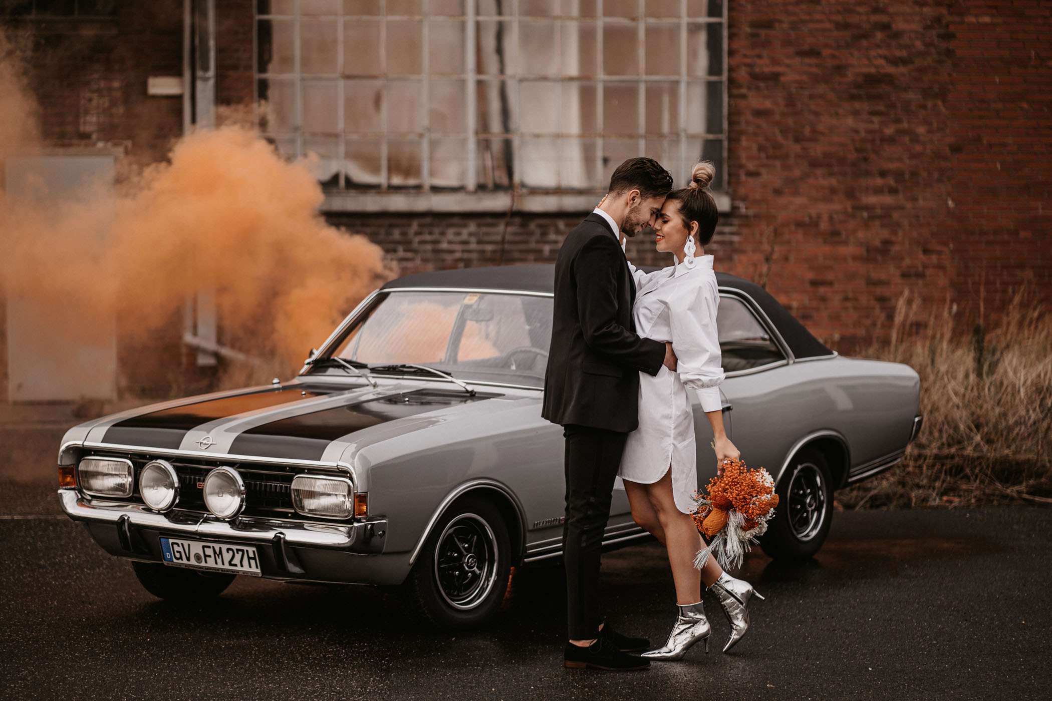 Orange wedding smoke bomb and vintage car
