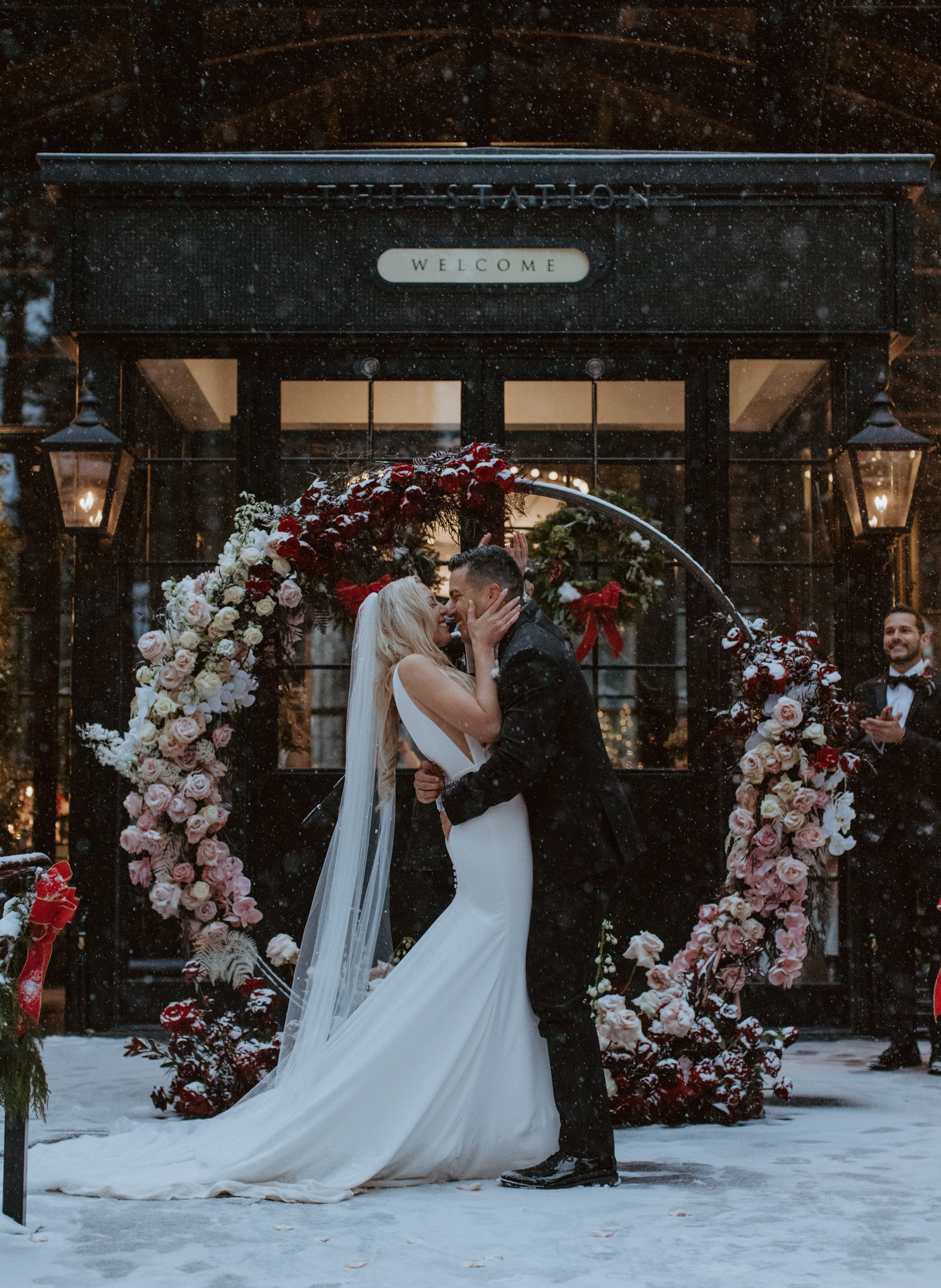 A BLIZZARD Happened During This Winter Wedding in Michigan!