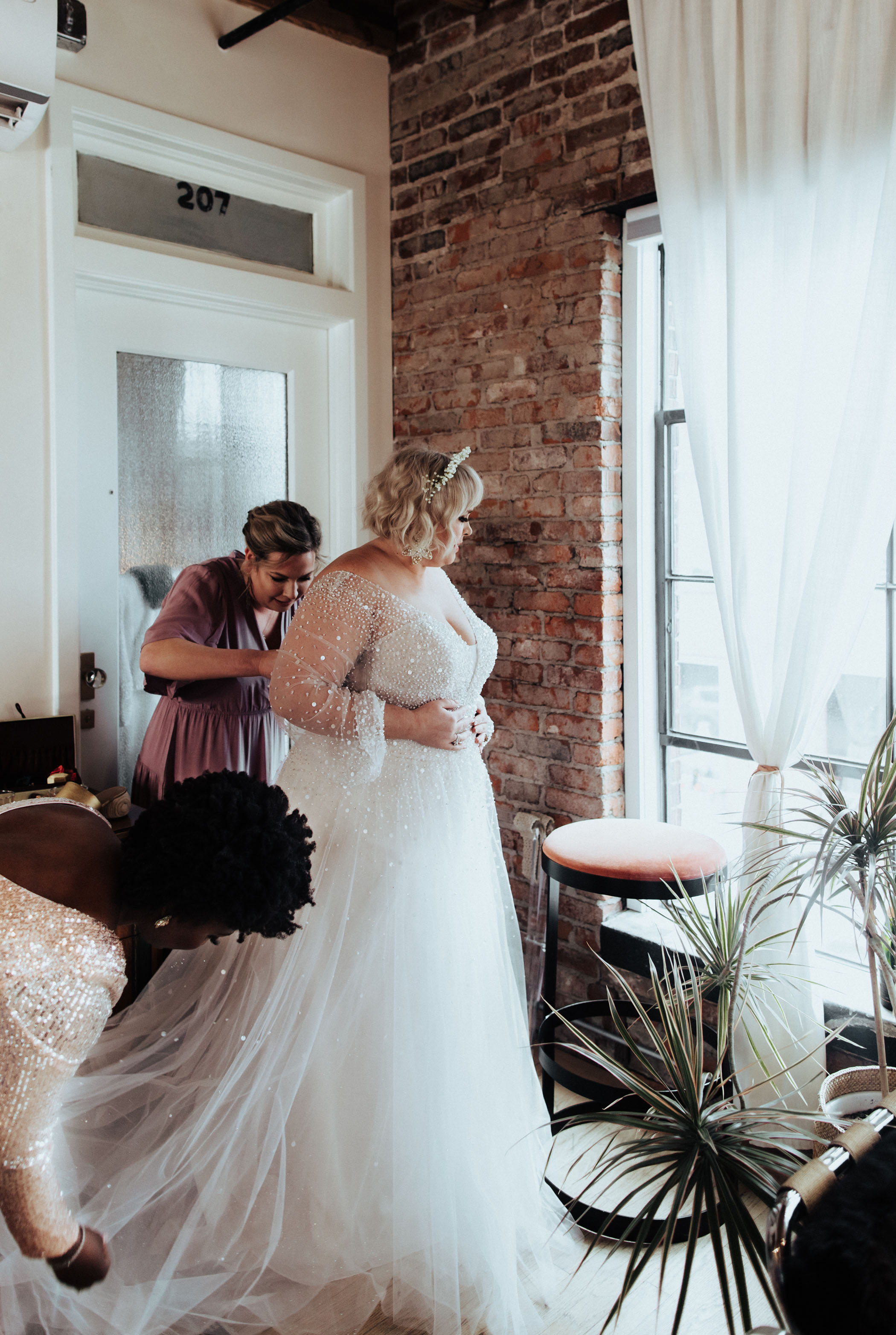 Colorful and Bold Kansas City Wedding Getting Ready