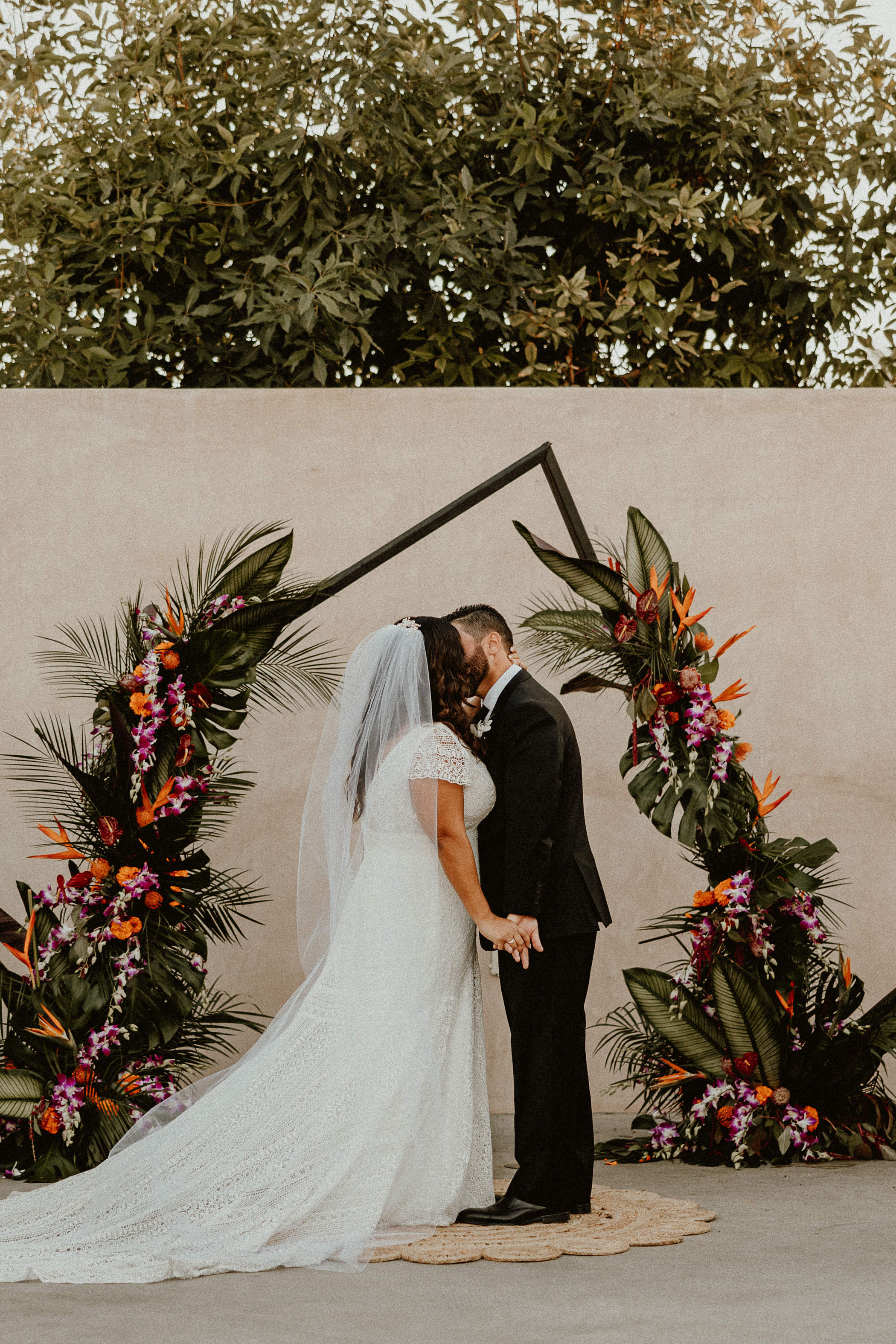 This Couple?s Latin-Infused Wedding Perfectly Captured Their Fun and Tropical Essence
