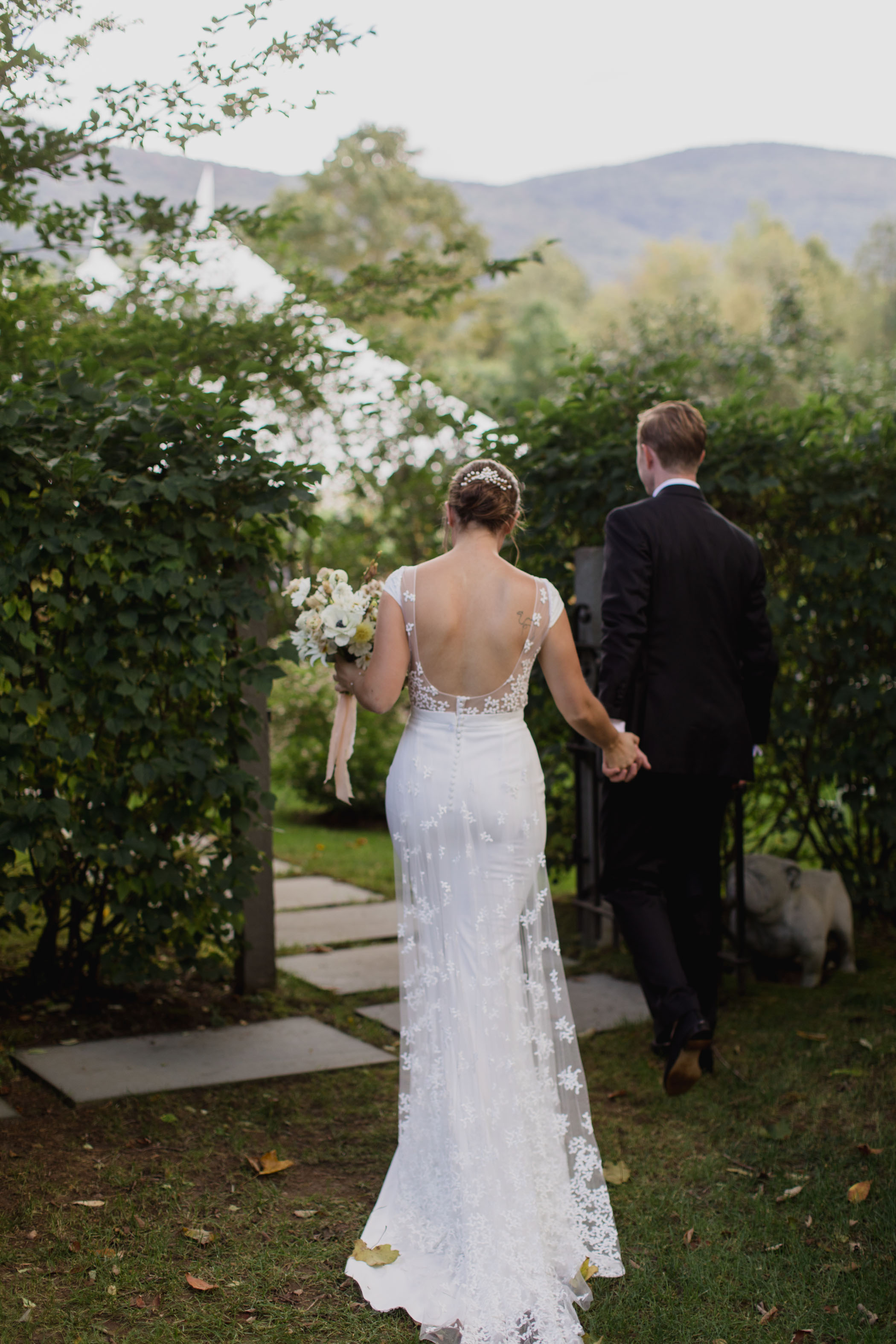 Modern Romance and Cottagecore Vibes for this Vermont Wedding
