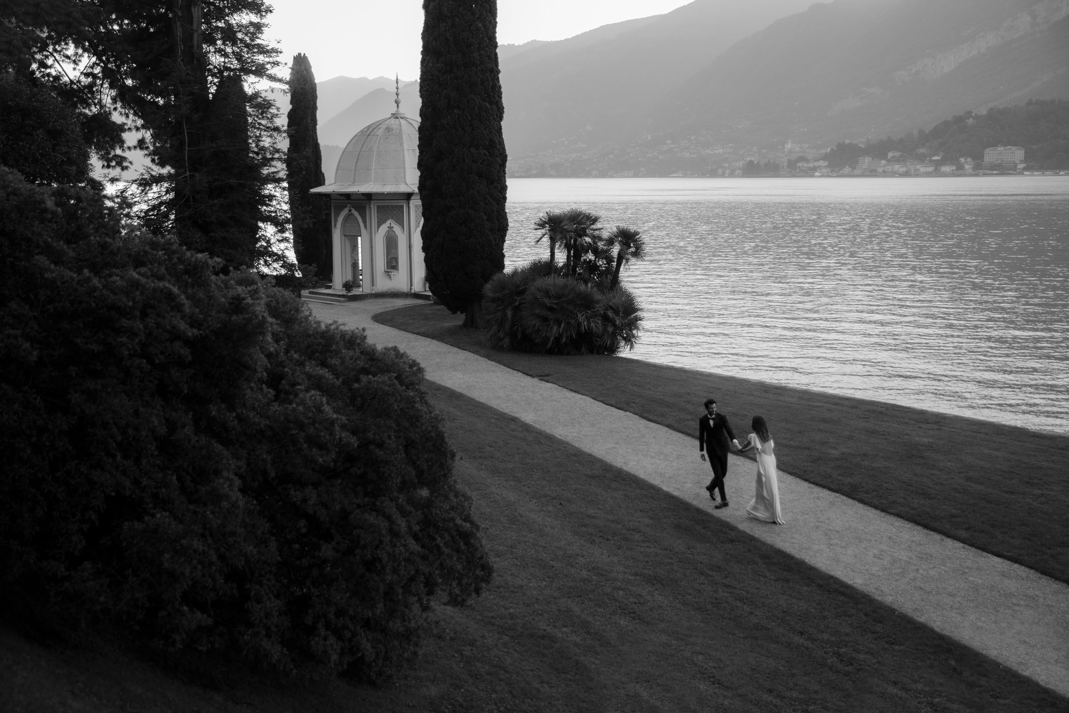 Retro Elopement at the Giardini di Villa Melzi (Como Lake)