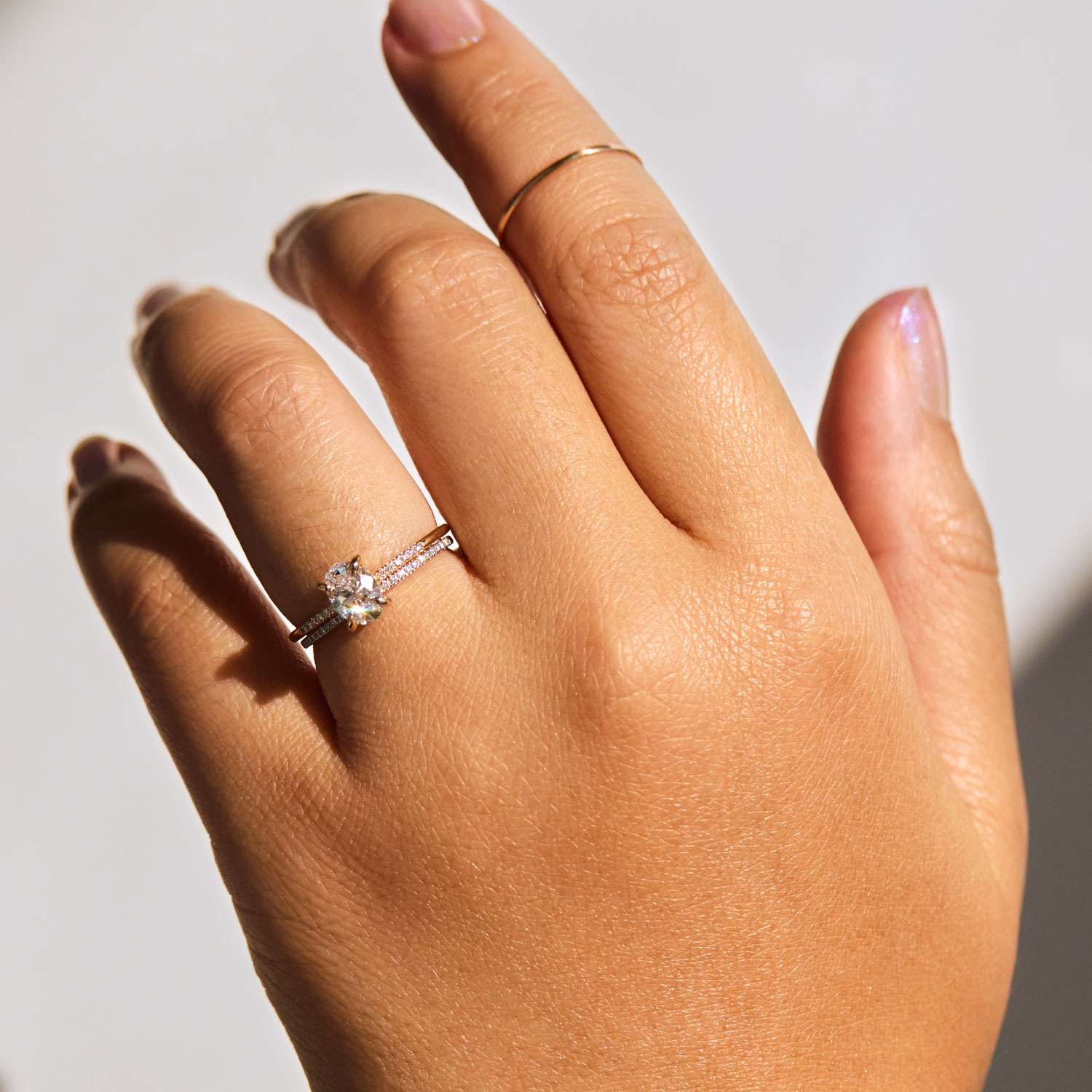 aanplakbiljet groet chirurg 37 Cute Simple Engagement Rings for the Minimalist