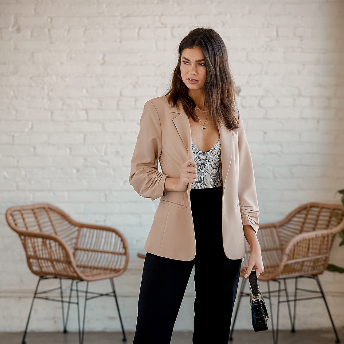 3 Tips on Office Appropriate Women Suits - Lil bits of Chic