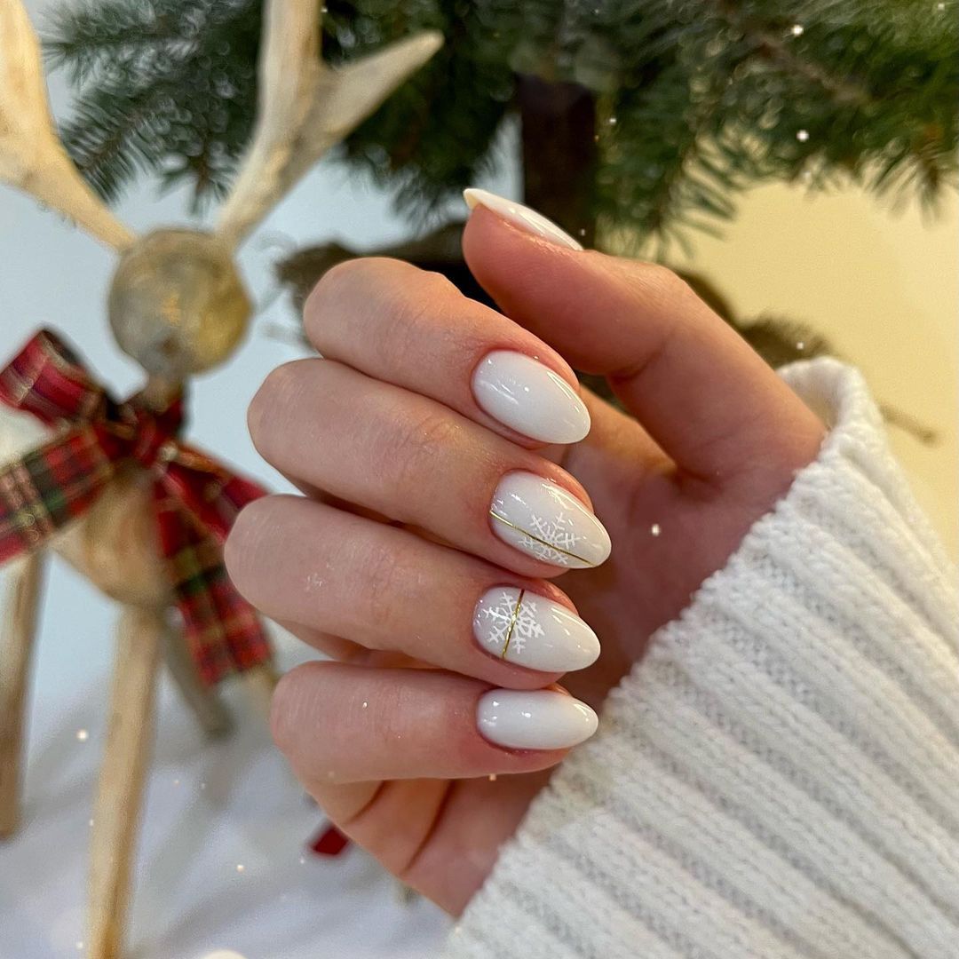 25 Stunning Silver Nails Perfect For The Party Season