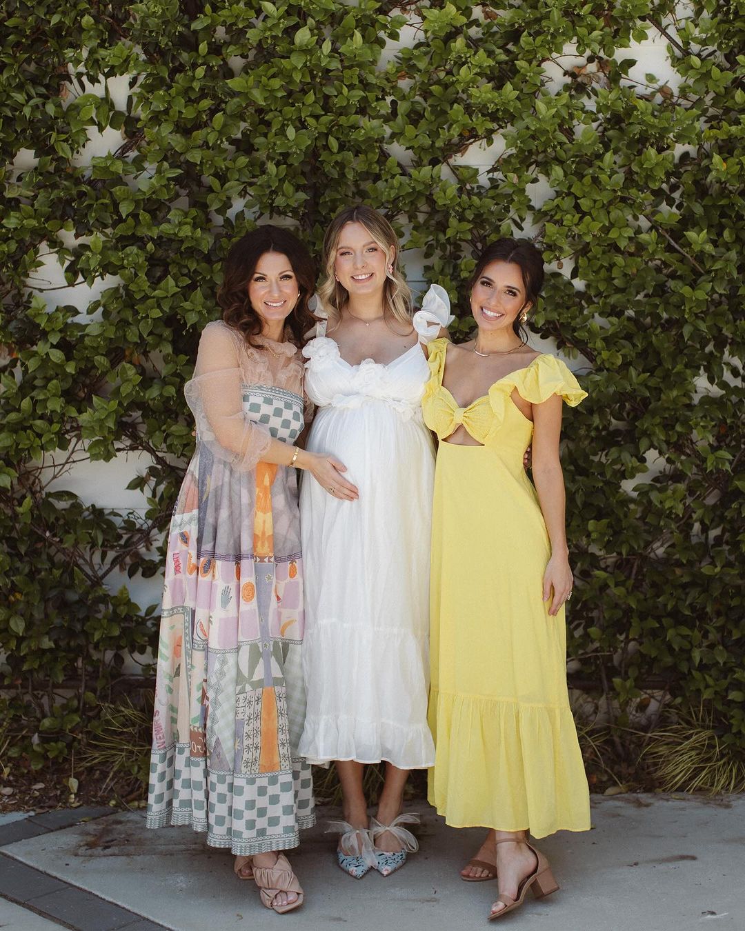 What to Wear To A Baby Shower As A Guest + 7 Cute Outfit Ideas ...