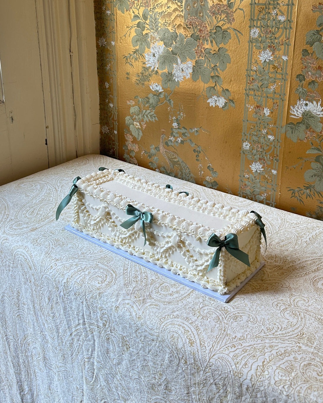 Vintage Wedding Cakes + Ideas That Will Never Go Out of Style