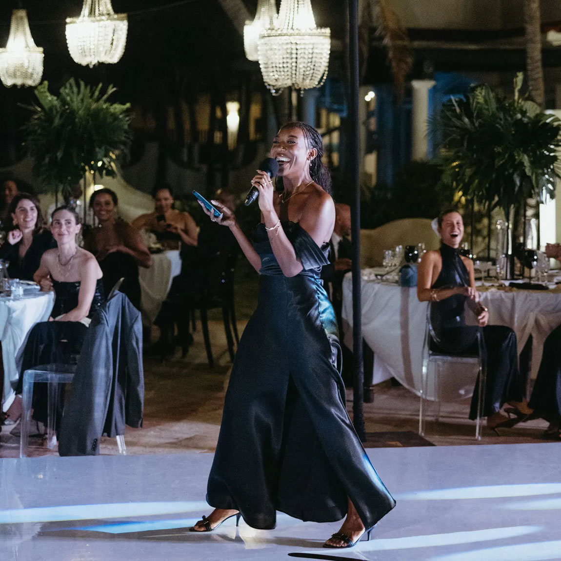 maid of honor giving speech at wedding