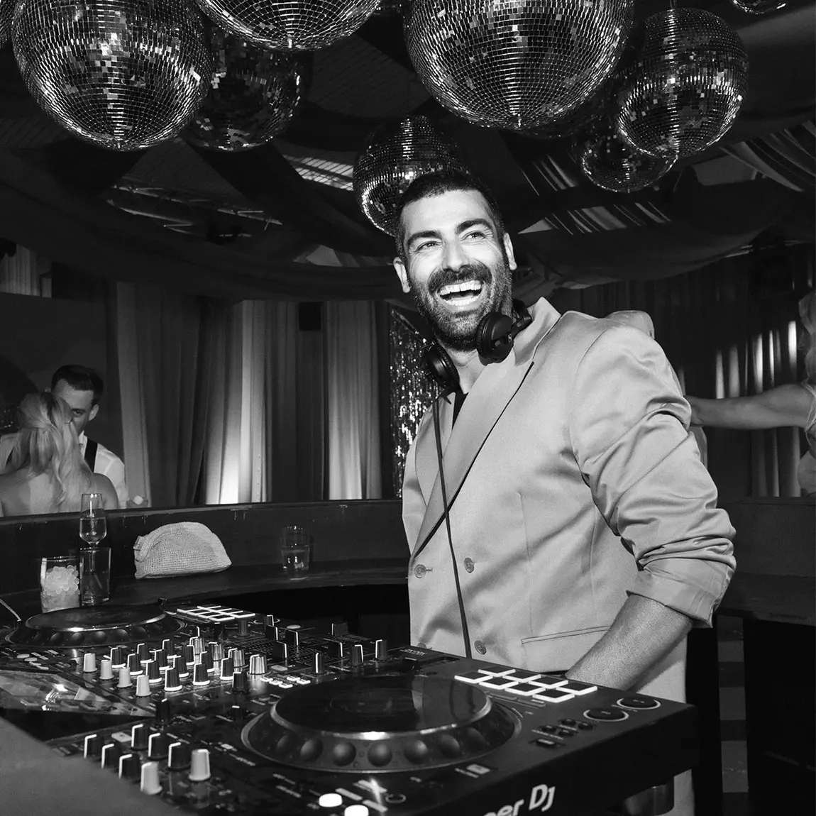 wedding dj in black and white